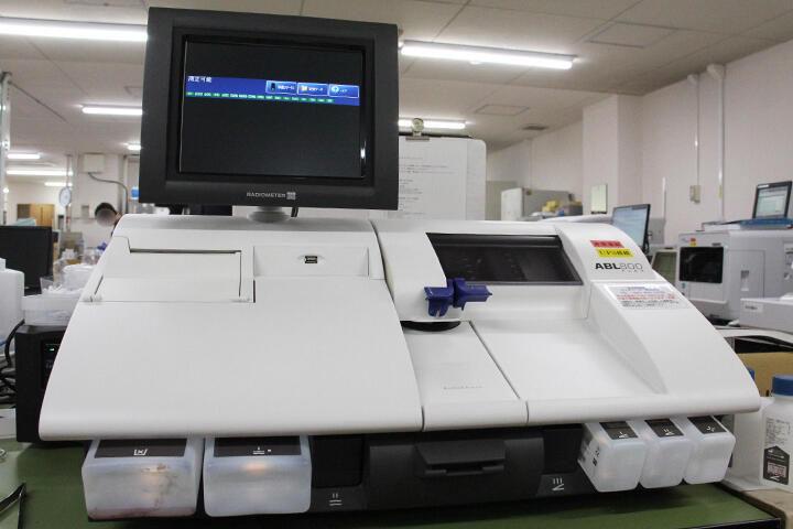 血液ガス検査装置 ABL800 BASIC